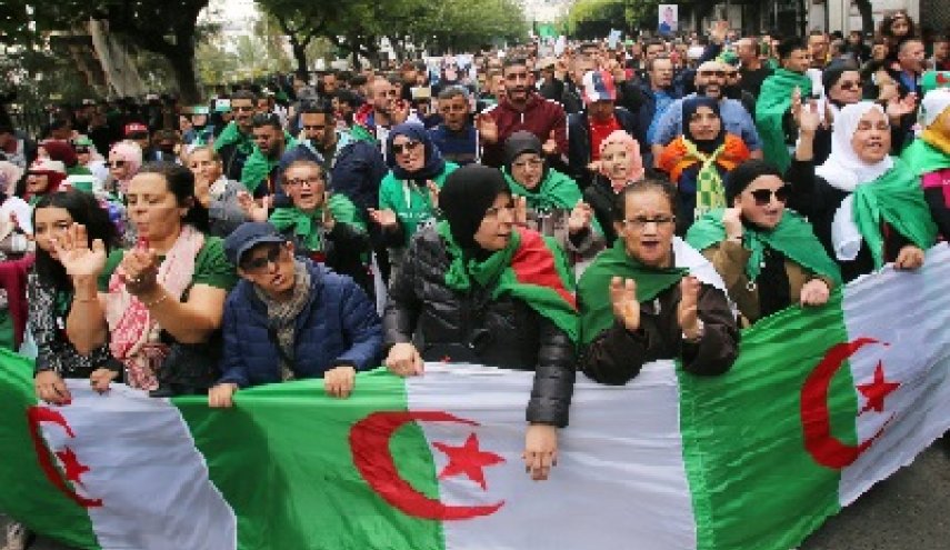 الحراك الجزائري للحكومة: أنتم لستم أقل سوءا من 