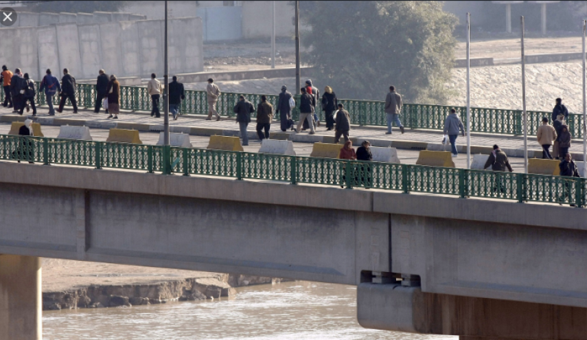 عراقي حاول الانتحار من اعلى الجسر والشرطة تكشف السبب