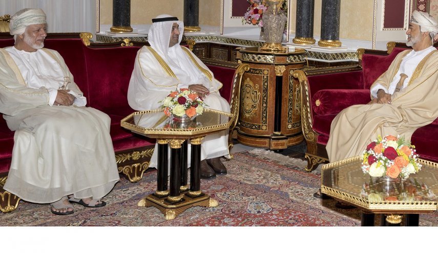 سلطان عمان يستقبل أمين عام مجلس التعاون 
