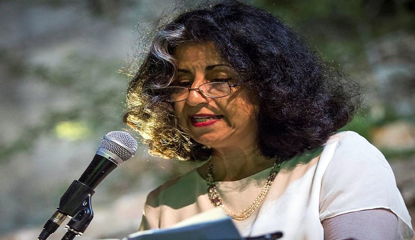 روائية مصرية تتحدى قمع الإمارات في عقر دارها