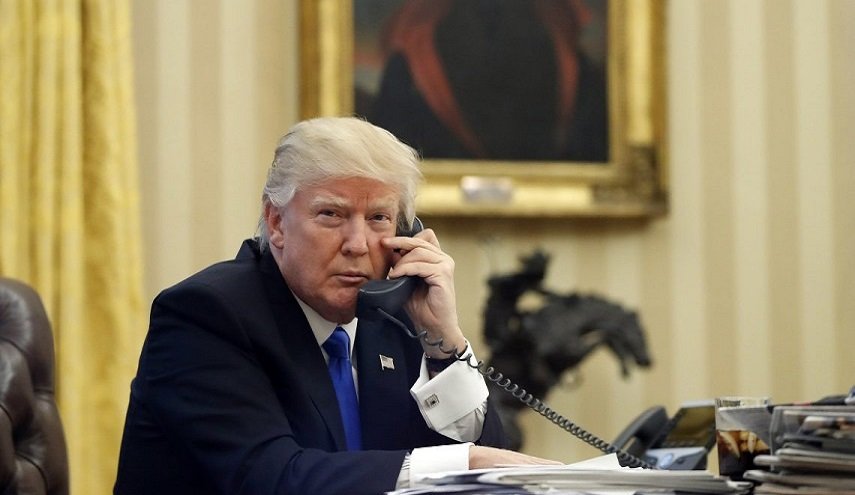 ترامب يجري مكالمة هاتفية مع زعيم جماعة طالبان