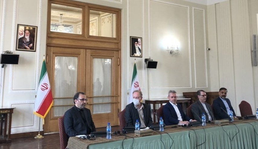 نشست اقدامات پیشگیرانه و کنترلی ایران در پی شیوع کرونا با حضور دیپلمات های خارجی مقیم تهران