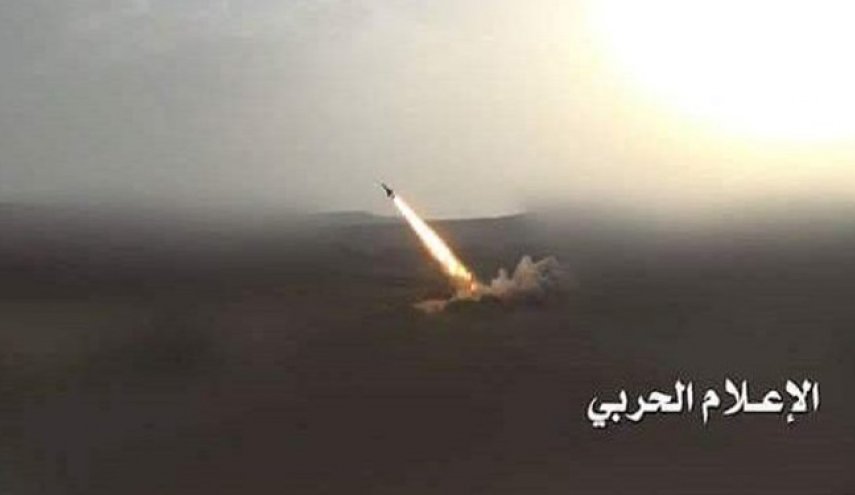 ارتش یمن اردوگاه فرماندهان ائتلاف سعودی و نیروهای هادی را با موشک هدف قرار داد