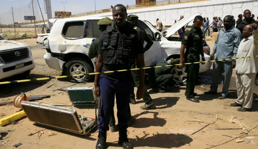 قوات الأمن السودانية تلقي القبض على أجنبيين إثر محاولة اغتيال حمدوك