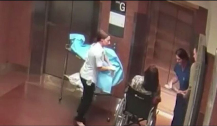 امرأة تلد خارج مصعد مستشفى بأستراليا
