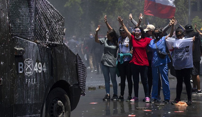 احتجاجات في سانتياغو ردا على سياسات الرئيس التشيلي