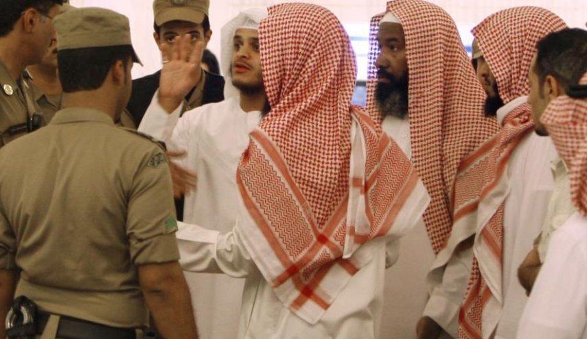 السعودية.. اعتقال المئات بينهم قضاة وضباط بتهمة «الفساد»