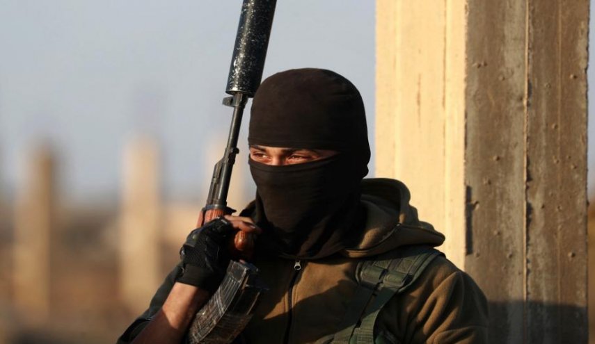 داعش تقتل وتحرق مدنيا في قرية بدير الزور!