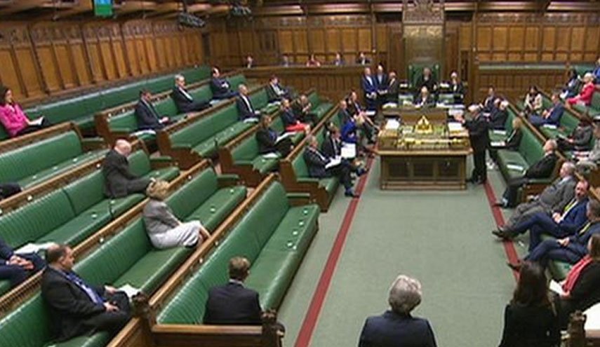 کرونا نفس پارلمان انگلیس را به شماره انداخت/ صندلی‌های خالی پارلمان در نشست پر طرفدار پرسش و پاسخ از نخست وزیر