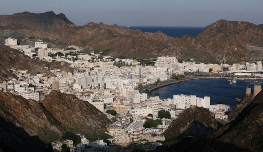 سلطنة عمان توقف إصدار التأشيرات مؤقتا 