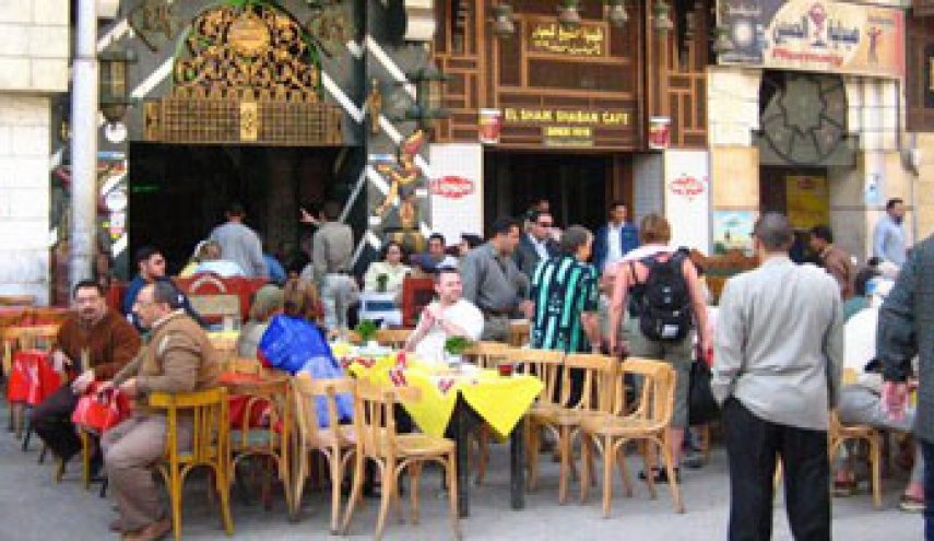 مصر تغلق المقاهي والمراكز التجارية والأندية الرياضية ليلا