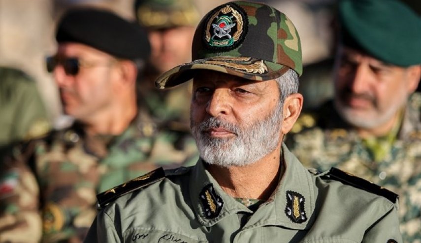 فرمانده کل ارتش از جهادگران خط مقدم سلامت قدردانی کرد
