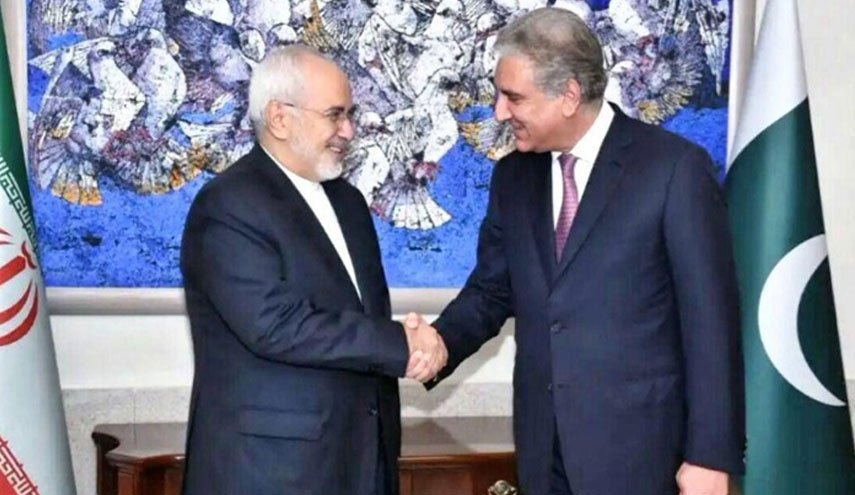 رایزنی قریشی با ظریف در باره موضع اسلام‌آباد علیه تحریم‌های ایران