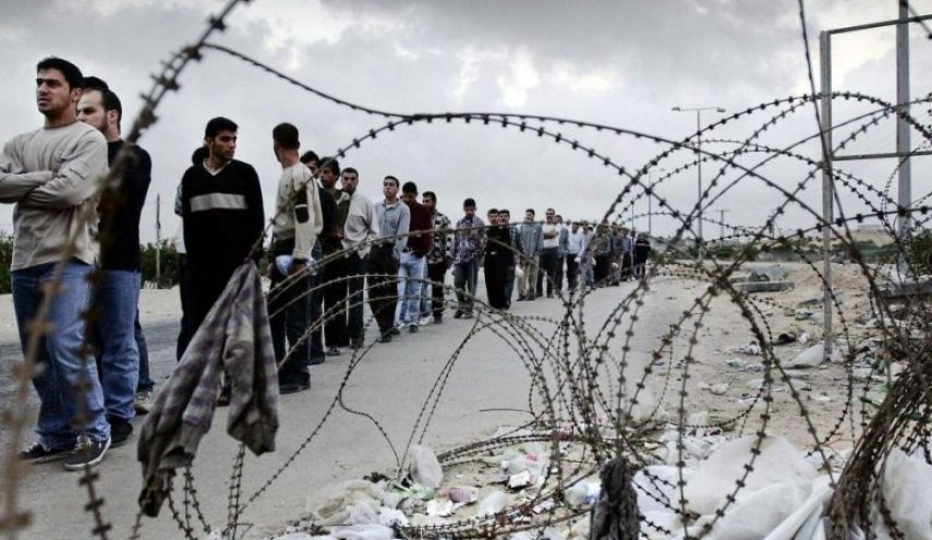 وزارة العمل في رام الله تصف تصرفات الاحتلال ازاء العمال الفلسطينيين بـ 