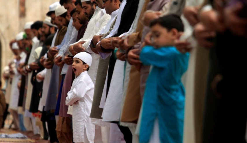 باكستان تواجه عقبات في تقييد صلاة الجماعة