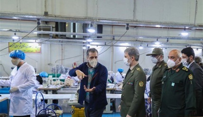 وزیر دفاع: ۶۰هزار دست لباس نفوذ ناپذیر به وزارت بهداشت تحویل شد