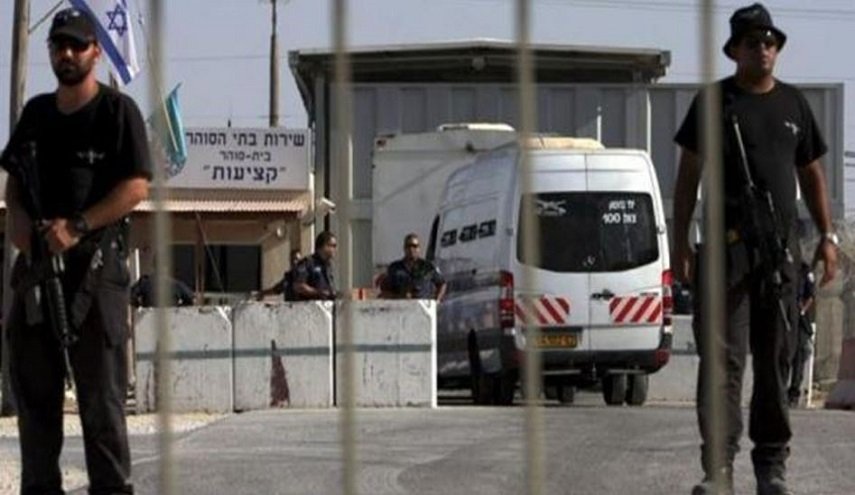 هيئة الأسرى الفلسطينية تكشف إصابة 3 سجانين بكورونا وتحذر من التبعات