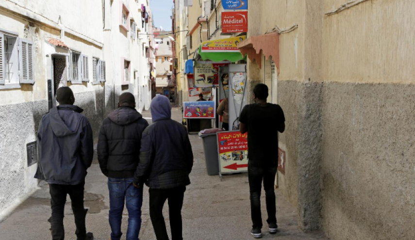 مهاجرون أفارقة في المغرب ينتظرون المساعدة