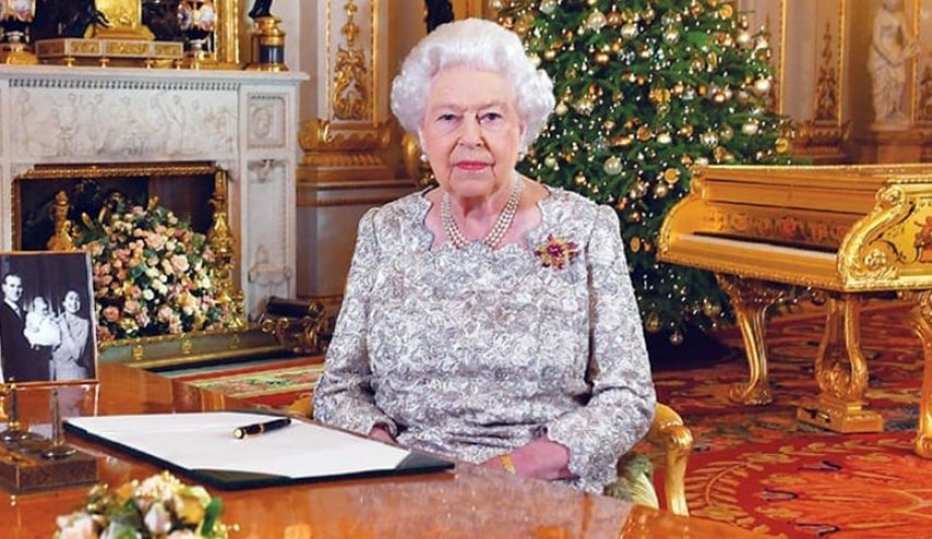 واکنش متفاوت ملکه انگلیس به «بحران کرونا» در قرنطینه
