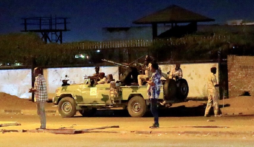 الجيش السوداني ينتشر في الخرطوم تزامنا مع الذكرى الأولى لانطلاق الاحتجاجات