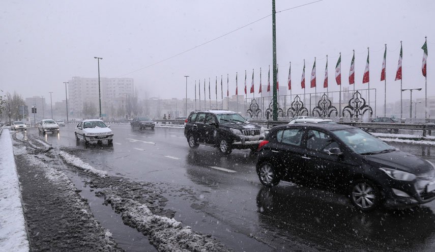 بارش برف بهاری در تهران/ احتمال جاری شیدن سیل در پایتخت 