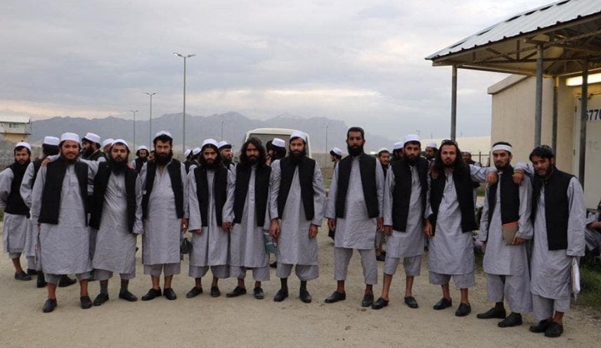 طالبان تفرج عن 20 أسيرا من الحكومة الأفغانية