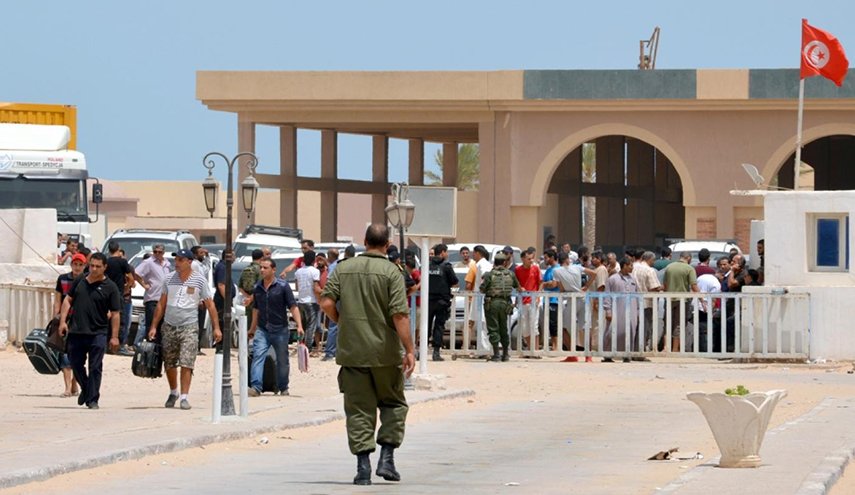مئات التونسيين العالقين في ليبيا يصلون إلى الحدود