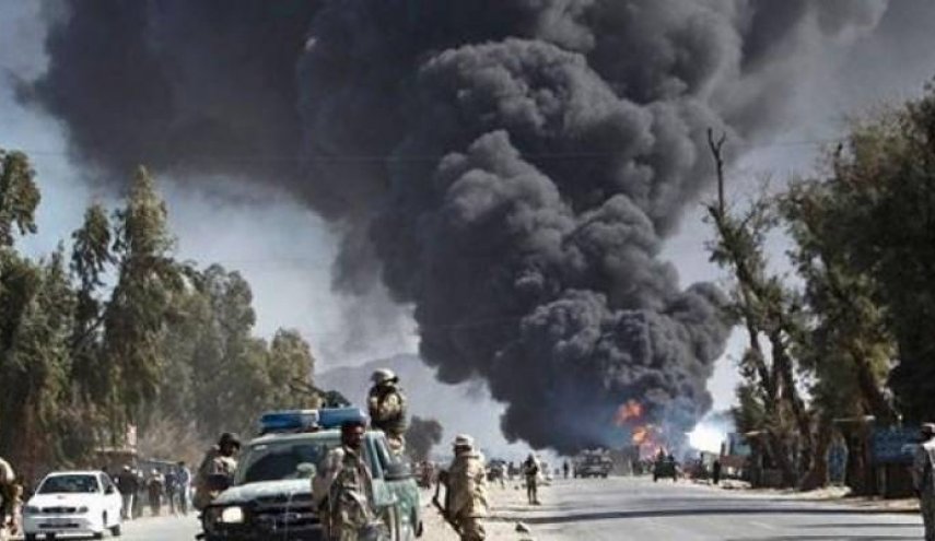 مسؤول أفغاني ينجو من انفجار قنبلة مزروعة على الطريق