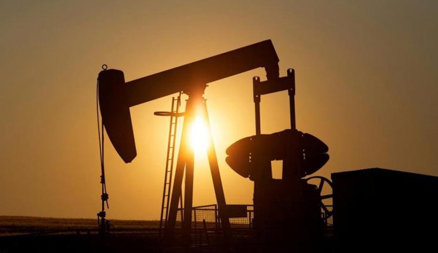 عقود النفط الأمريكي تسليم يونيو تهبط 52% إلى 9.74 دولارا للبرميل