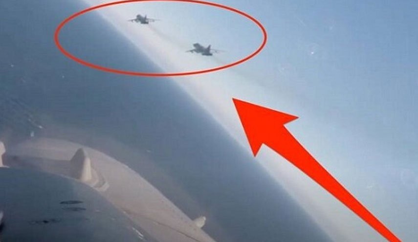 پرواز جنگنده‌های روس برفراز ناوشکن آمریکایی/ رصد تحرکات نظامی آمریکا در دریای بالتیک 