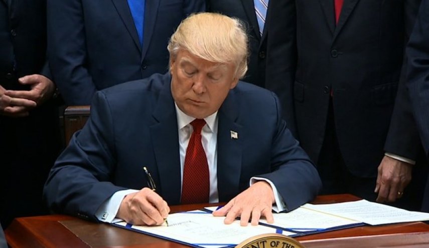 ترامپ امروز قانون منع مهاجرت به آمریکا را امضا می‌کند