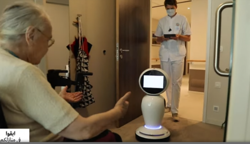 روبوتات تحل مكان البشر لتسلية المسنين أثناء الحجر الصحي