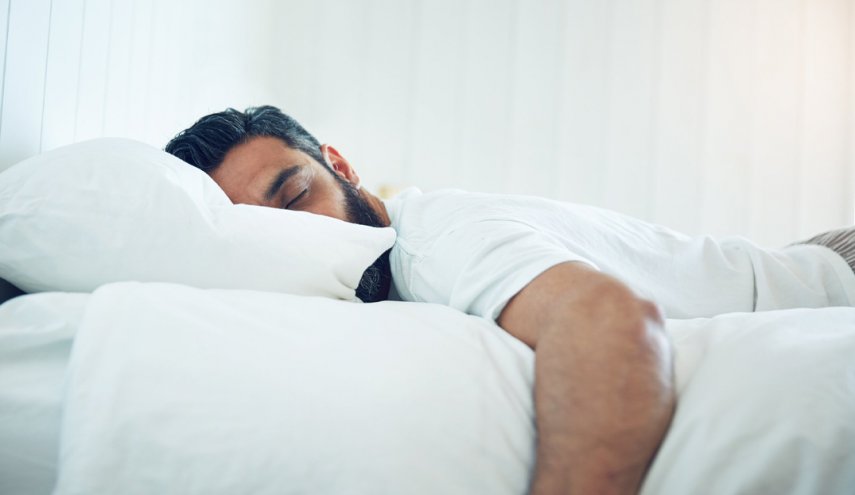 لماذا نرتعش في غفوتنا وكيف يمكن وقف الحركة أثناء النوم؟