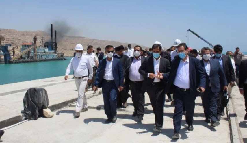 وزير الصناعة الايراني يتفقد ميناء منطقة