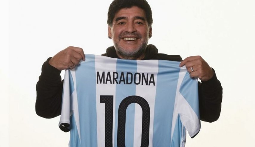 قميص مارادونا في مزاد لمواجهة كورونا في نابولي