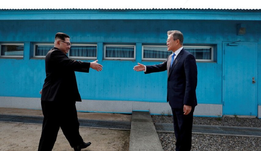 مون يتذكر لحظة عبوره الخط الفاصل بين الكوريتين 