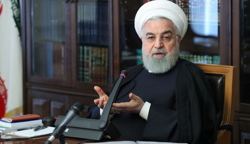 روحاني يعرب عن تقديره للبنك المركزي ويقدم توصيات إلی وزير النفط والصحة