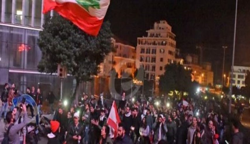اعتراضات شبانه در طرابلس و چند شهر دیگر لبنان
