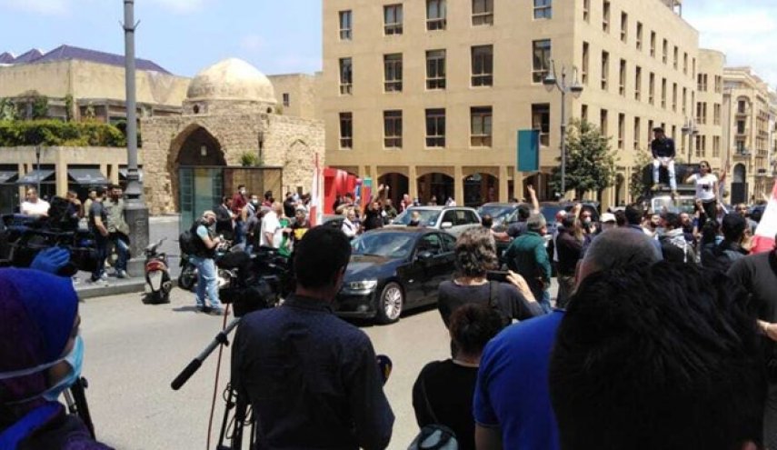تجمع لبنانی‌ها مقابل پارلمان و کاخ دادگستری با وجود کرونا