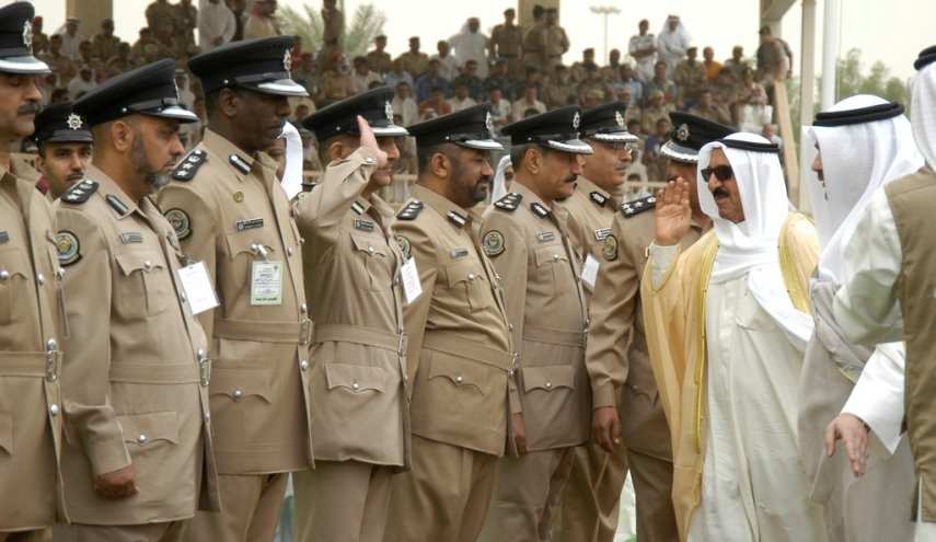 الكويت تصدر أوامر جديدة للعسكريين قبيل تطبيق الحظر الشامل