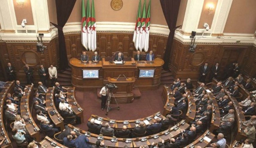 أول رد فعل على مسودة تعديل الدستور في الجزائر