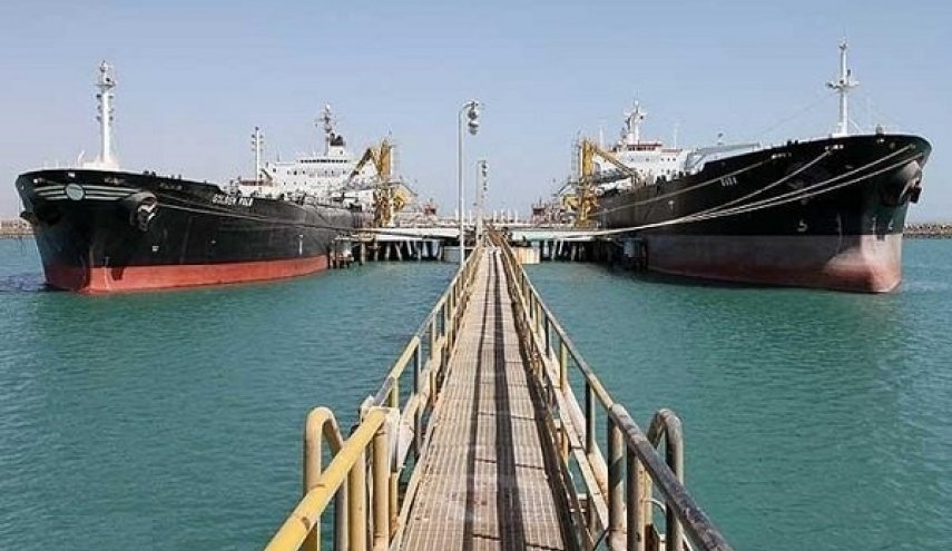 ايران تبني رصيفا نفطيا على بحر عمان