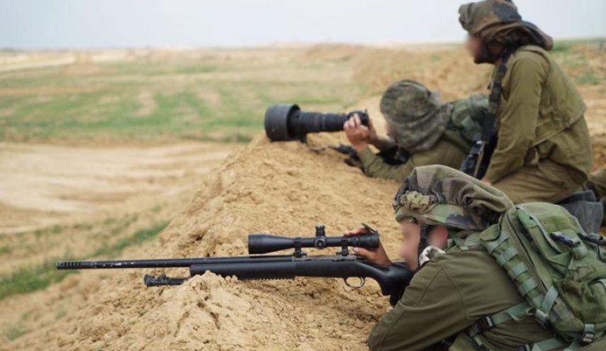  قوات الإحتلال تطلق النار على الفلسطينيين شمال قطاع غزة