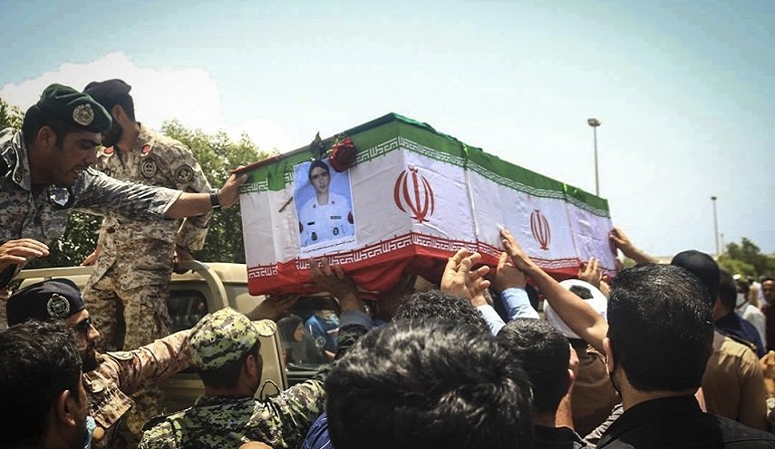 بالصور.. تشييع شهداء بحرية الجيش الإيراني في كنارك