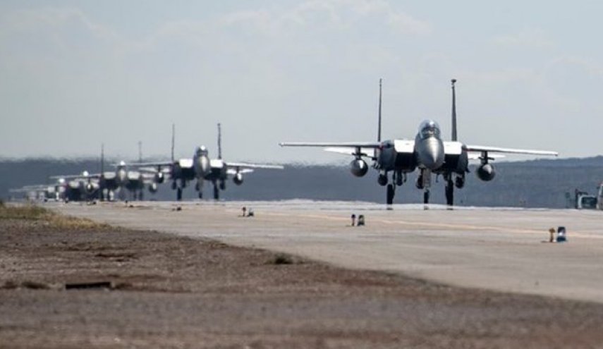 جنگنده های «اف-15» آمریکا از انگلیس به غرب آسیا منتقل شده‌اند