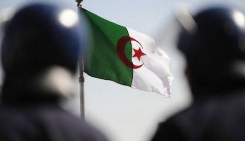 الأمن الجزائري يدمر مخبأ للجماعات الإرهابية   