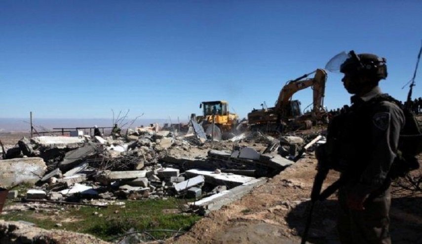 الاحتلال يهدم سقيفة في قرية الولجة غرب بيت لحم