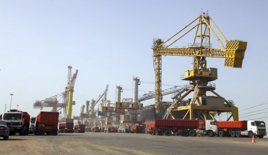 إفراغ 2.6 مليون طن سلع أساسية في ميناء بجنوب ايران