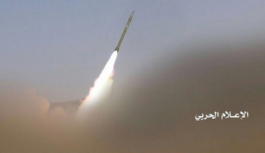 حمله موشکی یمنی ها به مقر منطقه سوم نظامی ائتلاف سعودی در مأرب
