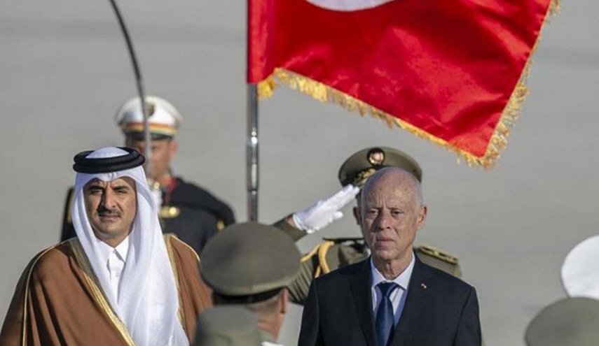 أمير قطر يجدد دعوته للرئيس التونسي لزيارة الدوحة